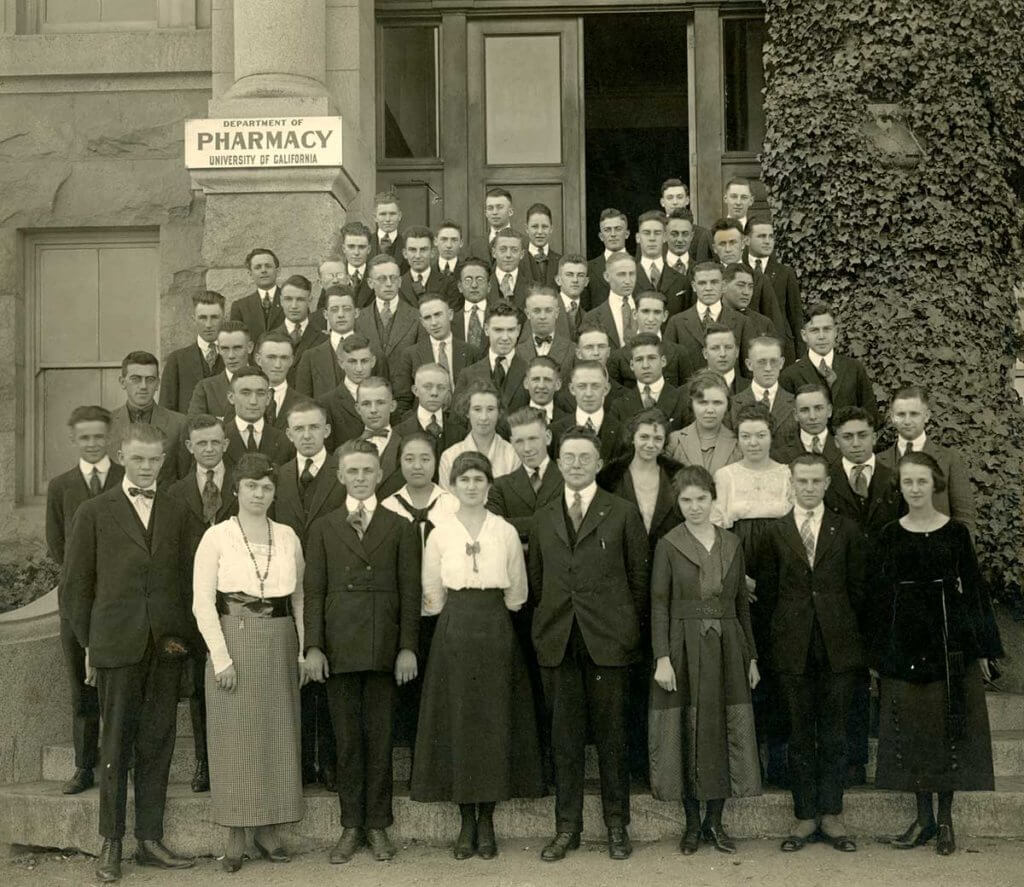 historic school of pharmacy group photo
